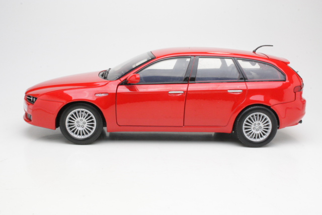Alfa Romeo 159 SW, red