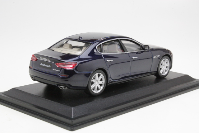 Maserati Quattroporte GTS 2013, dark blue