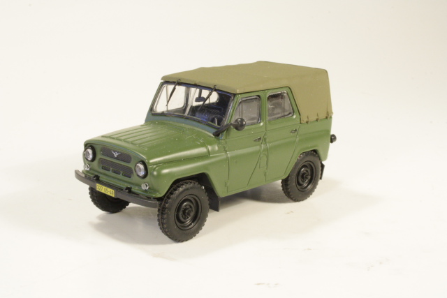 UAZ 469, dark green - Click Image to Close