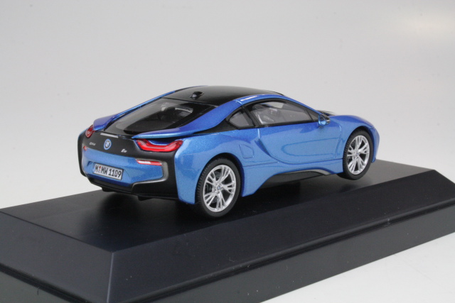 BMW i8, sininen