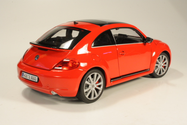 VW Beetle 2012, red