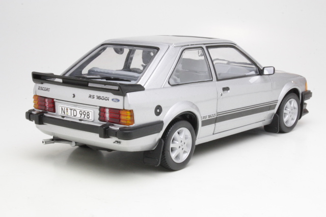 Ford Escort Mk3 RS1600i 1984, hopea - Sulje napsauttamalla kuva