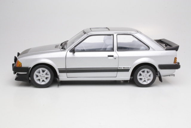 Ford Escort Mk3 RS1600i 1984, hopea - Sulje napsauttamalla kuva