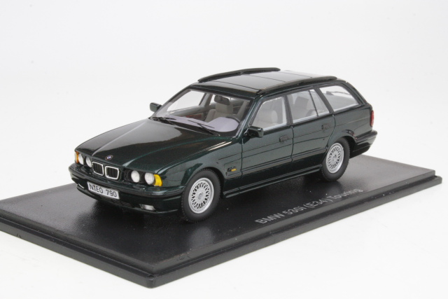 BMW 530i Touring (e34), tummanvihreä