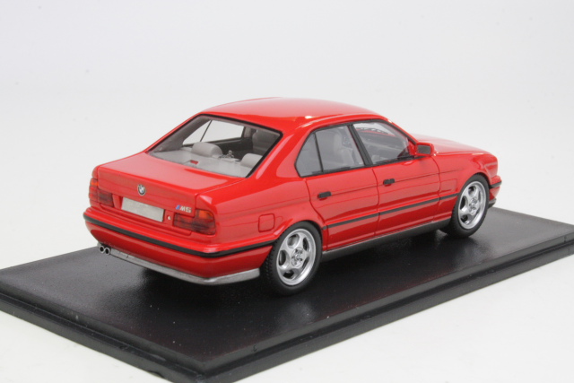 BMW M5 (e34), punainen