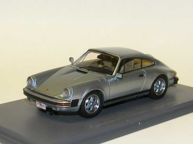 Porsche 911 Carrera Coupe 1985, vaaleansininen