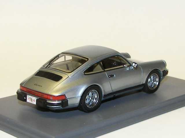 Porsche 911 Carrera Coupe 1985, vaaleansininen
