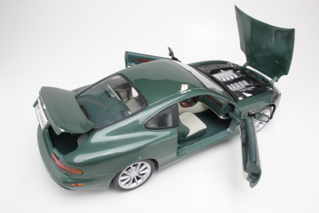 Aston Martin DB7 Vantage 1999, tummanvihreä