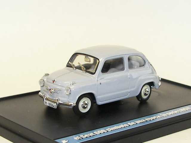Seat 600N, 1a serie 1957 "Madrid", vaalean harmaa