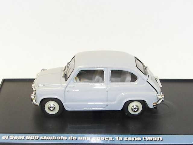 Seat 600N, 1a serie 1957 "Madrid", vaalean harmaa