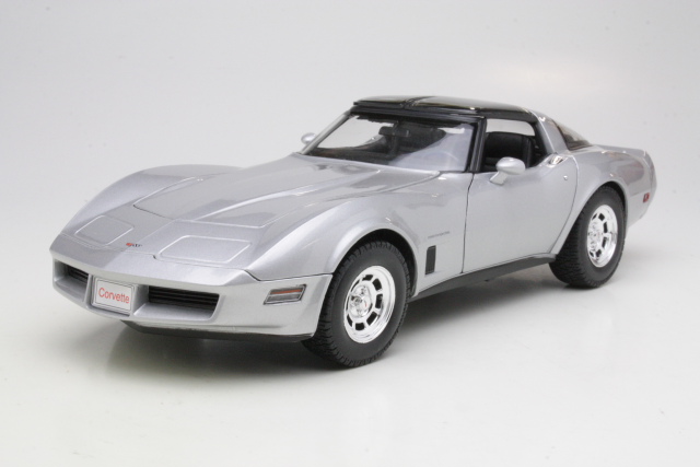 Chevrolet Corvette C3 Coupe 1982, hopea - Sulje napsauttamalla kuva