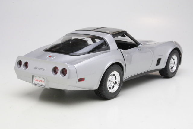 Chevrolet Corvette C3 Coupe 1982, hopea - Sulje napsauttamalla kuva