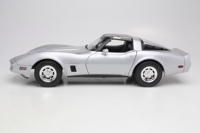 Chevrolet Corvette C3 Coupe 1982, hopea - Sulje napsauttamalla kuva