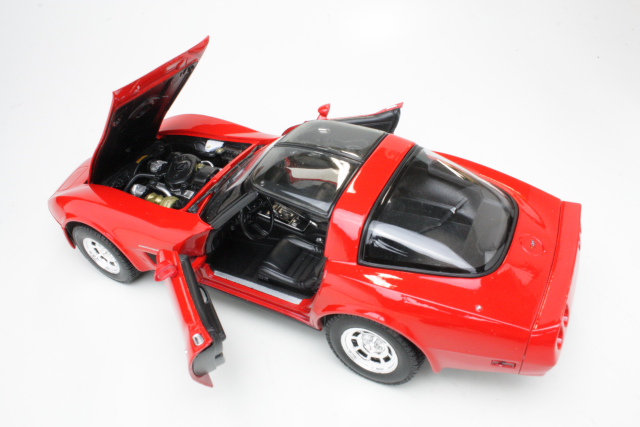 Chevrolet Corvette C3 Coupe 1982, punainen