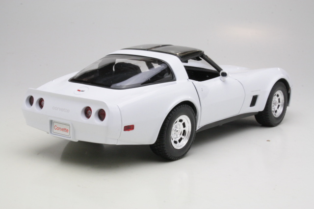 Chevrolet Corvette C3 Coupe 1982, valkoinen