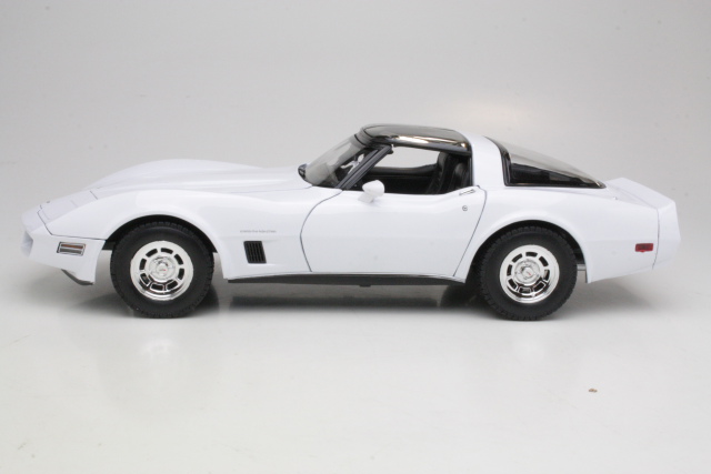Chevrolet Corvette C3 Coupe 1982, valkoinen