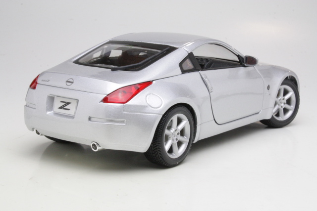 Nissan 350Z, hopea - Sulje napsauttamalla kuva