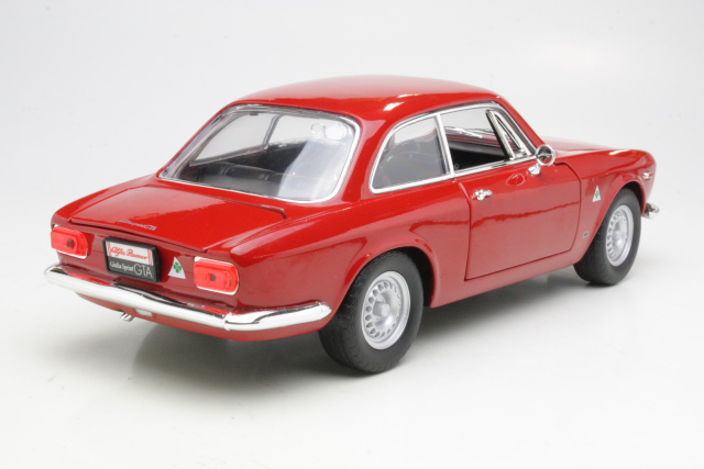 Alfa Romeo Giulia Sprint GTA 1965, punainen