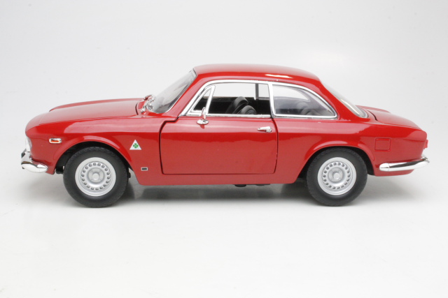 Alfa Romeo Giulia Sprint GTA 1965, punainen