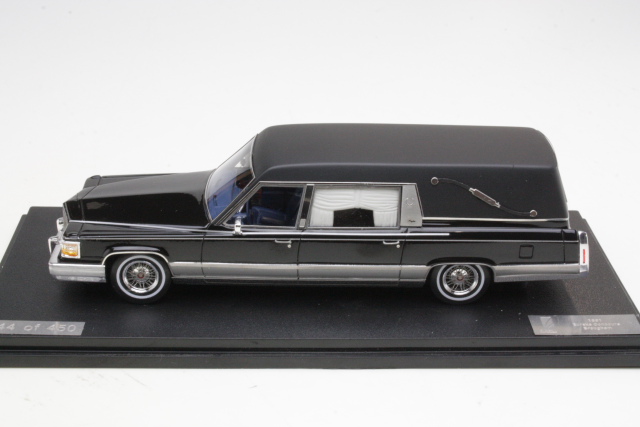 Cadillac Eureka Concours Hearse 1991, musta