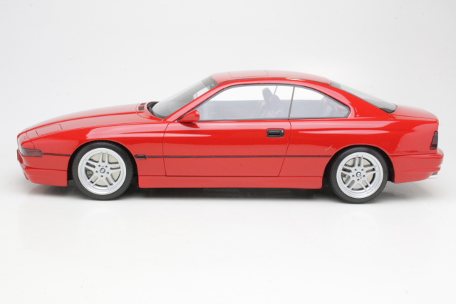 BMW 850 CSi, punainen - Sulje napsauttamalla kuva