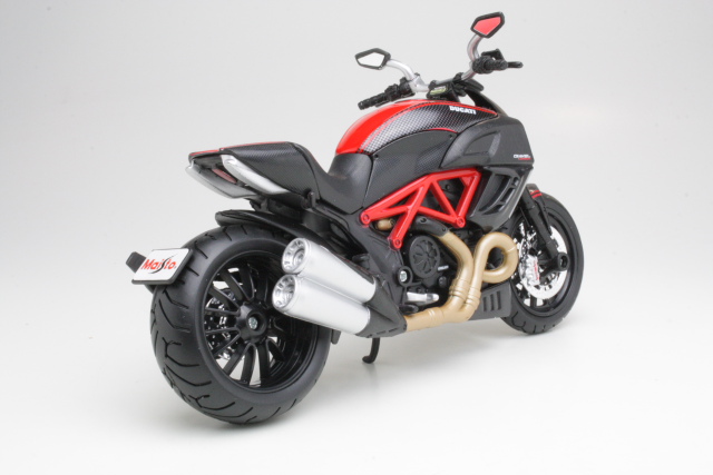 Ducati Diavel Carbon, musta/punainen - Sulje napsauttamalla kuva