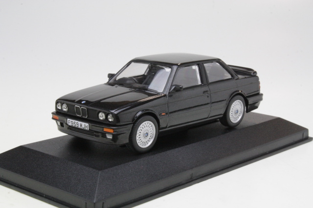 BMW 325i (e30) Sport M-Tech 2, musta