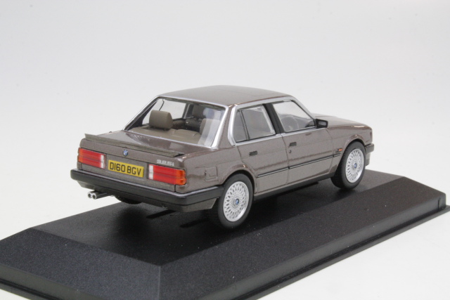 BMW 325i (e30), tummanharmaa
