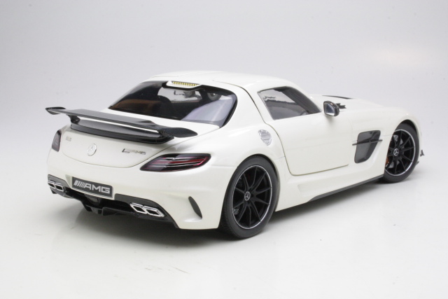 Mercedes SLS AMG "Black Series" 2013, valkoinen