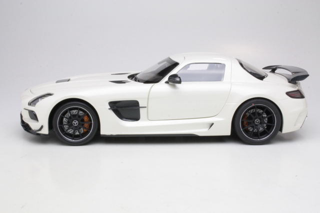 Mercedes SLS AMG "Black Series" 2013, valkoinen