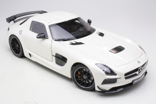 Mercedes SLS AMG "Black Series" 2013, valkoinen