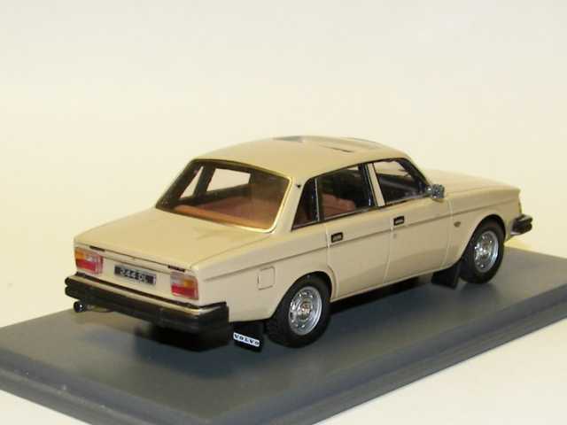 Volvo 244DL 1976, beige
