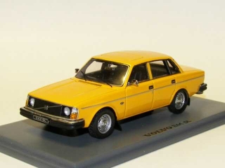 Volvo 244DL 1976, oranssi