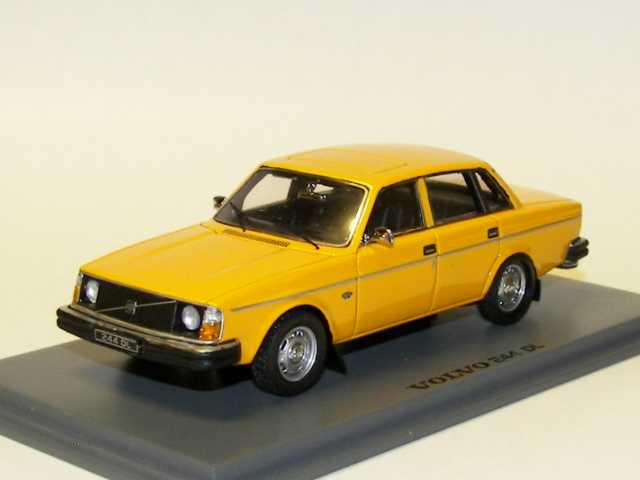Volvo 244DL 1976, oranssi