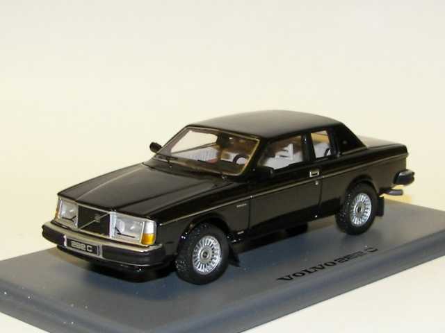 Volvo 262C Bertone 1981, musta