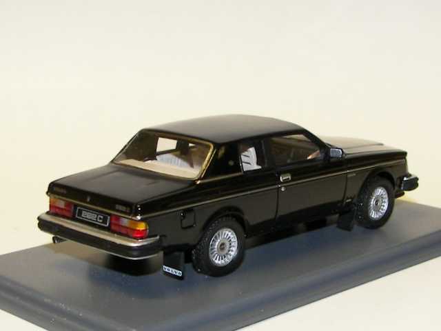Volvo 262C Bertone 1981, musta