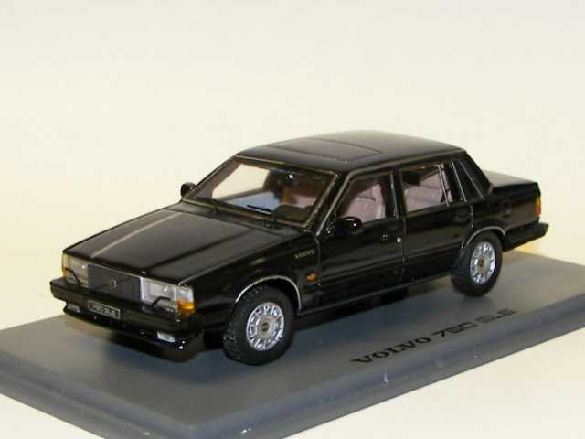 Volvo 760GLE 1982, musta