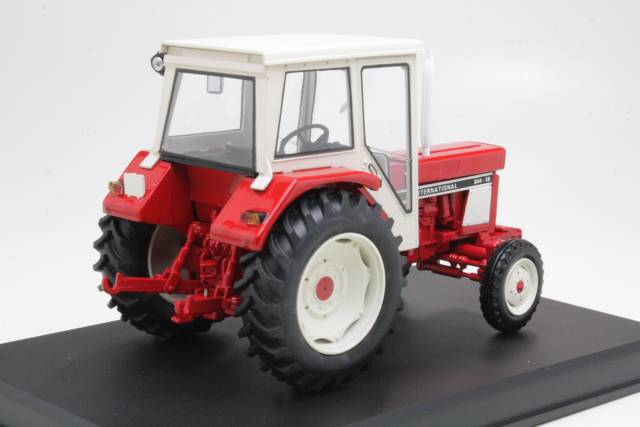 International 844 SB, red