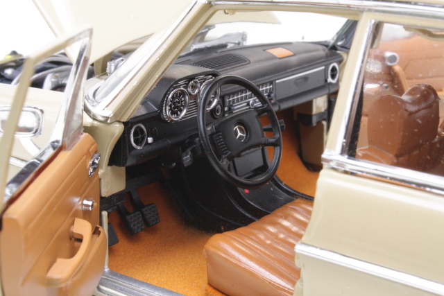 Mercedes Strich 8 (w115), beige