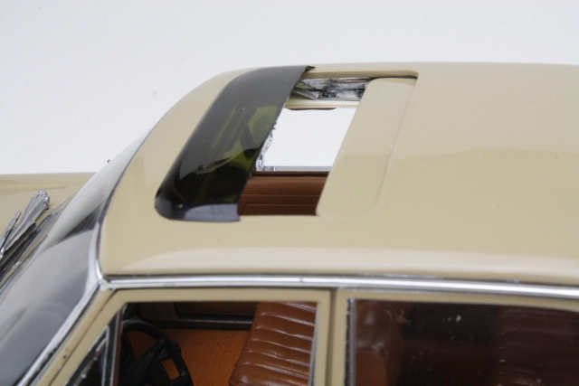 Mercedes Strich 8 (w115), beige - Sulje napsauttamalla kuva