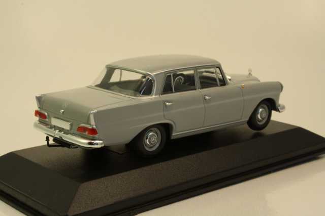 Mercedes 190 (w110) 1961, harmaa
