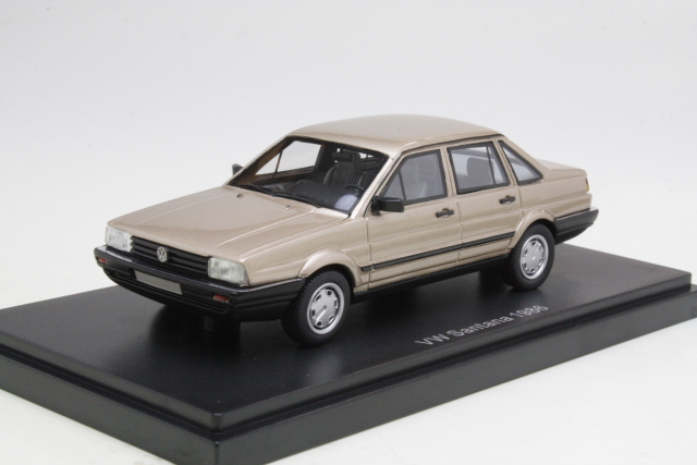 VW Santana 1986, beige