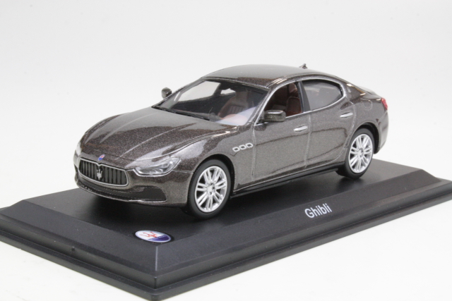 Maserati Ghibli 2013, grey