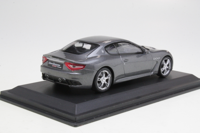 Maserati Gran Turismo MC Stradale 2013, tummanharmaa
