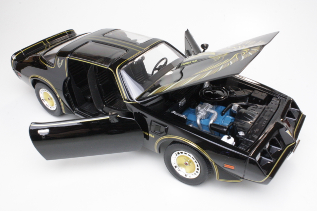 Pontiac Firebird Trans Am Turbo 4.9L 1980 "Konna ja Koukku 2" - Sulje napsauttamalla kuva