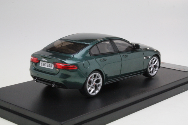Jaguar Xe S 2015, vihreä