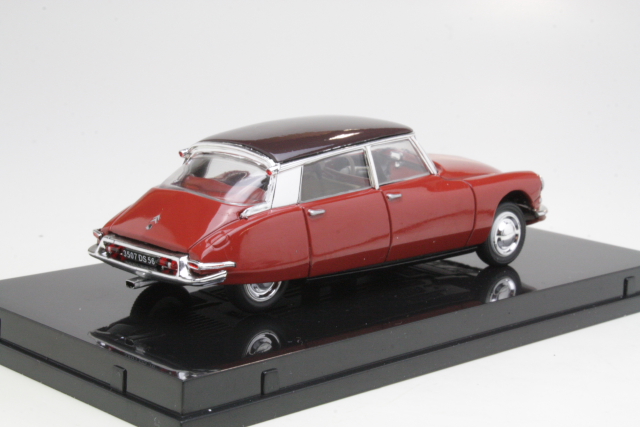 Citroen DS19 1960, tummanpunainen - Sulje napsauttamalla kuva