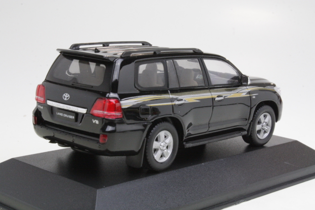 Toyota Land Cruiser 200 VXR V8 2010, musta - Sulje napsauttamalla kuva