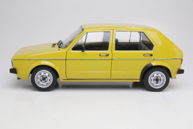 VW Golf 1 CL 4d 1976, yellow