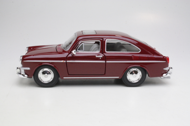 VW 1600 Coupe 1967, punainen - Sulje napsauttamalla kuva